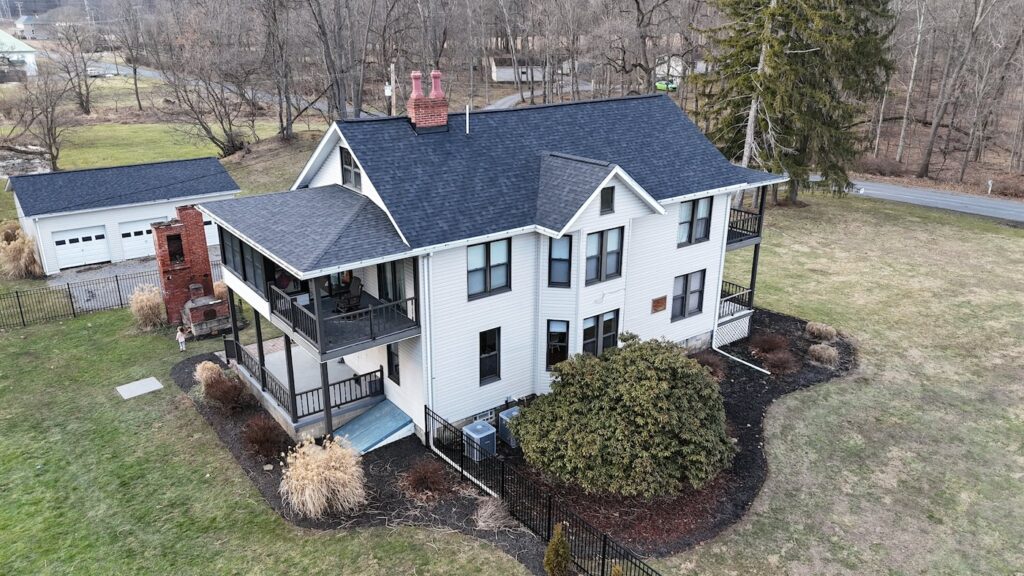 asphalt roofing installation